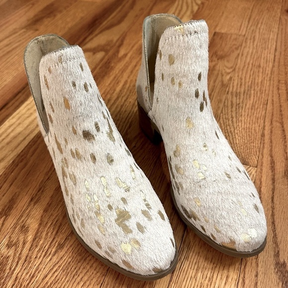 Coconut by Matisse Cream and Gold Leather and Cow Fur ‘Pronto’ Booties size 6.5 - Picture 2 of 10